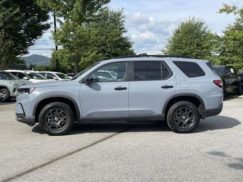 Used 2024 Honda Pilot TrailSport image 2