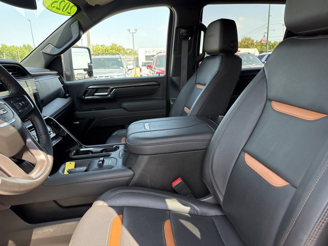 Used 2025 GMC Sierra 2500 AT4 AWD/4WD image 5