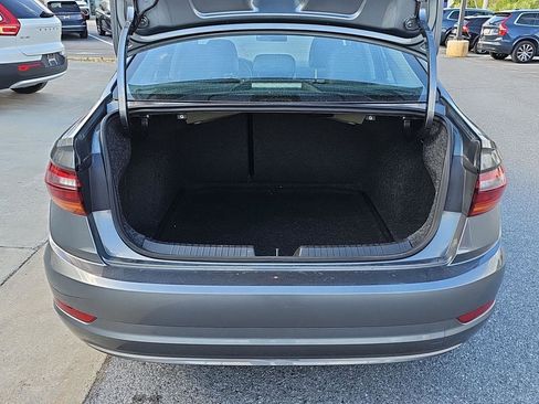 Used 2019 Volkswagen Jetta SE w/ Cold Weather Package image 13