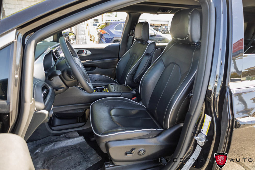 Used 2026 Chrysler Pacifica Limited FWD image 25