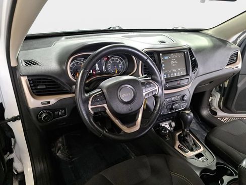 Used 2016 Jeep Cherokee Latitude w/ Cold Weather Group AWD/4WD image 16