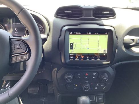 Used 2021 Jeep Renegade Latitude FWD image 17