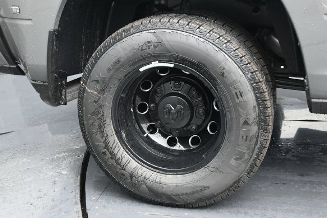 New 2026 RAM 3500 Laramie AWD/4WD image 38