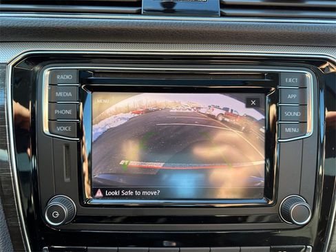 Used 2018 Volkswagen Passat 2.0T SE image 19