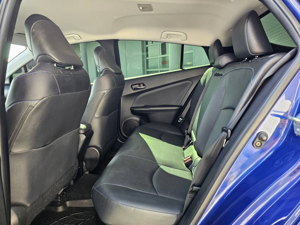 Used 2018 Toyota Prius Four Touring w/ Appearance Package FWD image 16