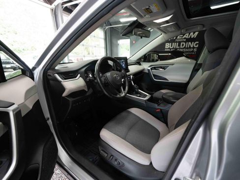 Used 2022 Toyota RAV4 XLE w/ Convenience Package AWD/4WD image 8
