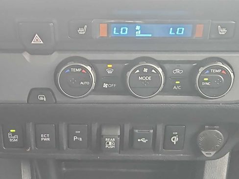 Used 2022 Toyota Tacoma TRD Sport image 17