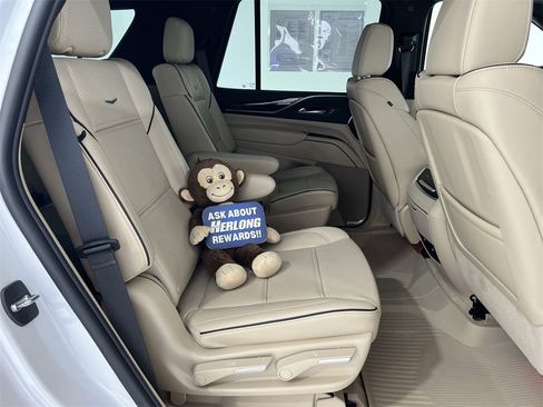 Used 2024 Cadillac Escalade Premium Luxury w/ Performance Package image 27