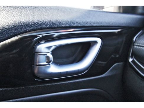 Used 2023 Jeep Compass Latitude AWD/4WD image 16