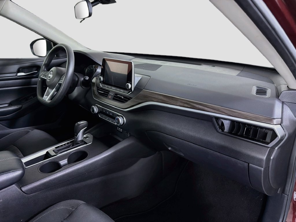 Used 2025 Nissan Altima 2.5 SV FWD image 31