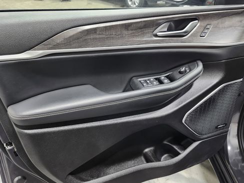 Used 2023 Jeep Grand Cherokee 4WD 4xe image 27