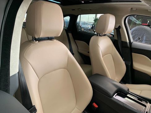 Used 2019 Jaguar F-PACE Premium image 13