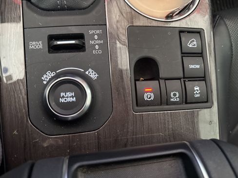 Used 2024 Toyota Highlander Limited AWD/4WD image 22