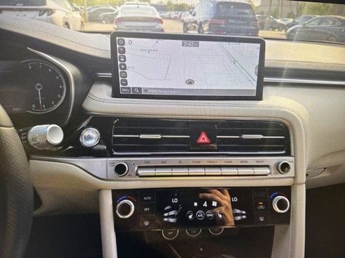 Used 2025 Genesis G70 2.5T image 5