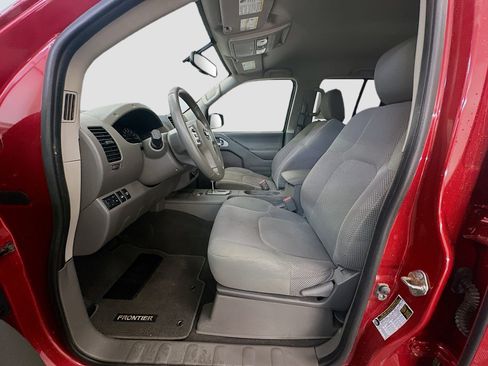 Used 2020 Nissan Frontier SV image 13