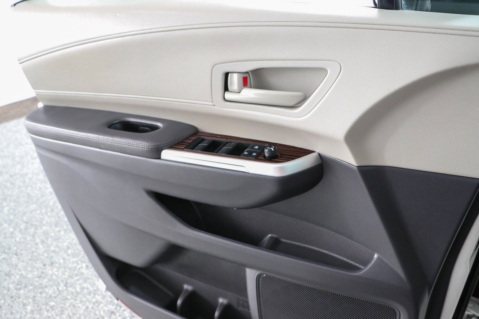 Used 2021 Toyota Sienna LE w/ LE Plus Package FWD image 22