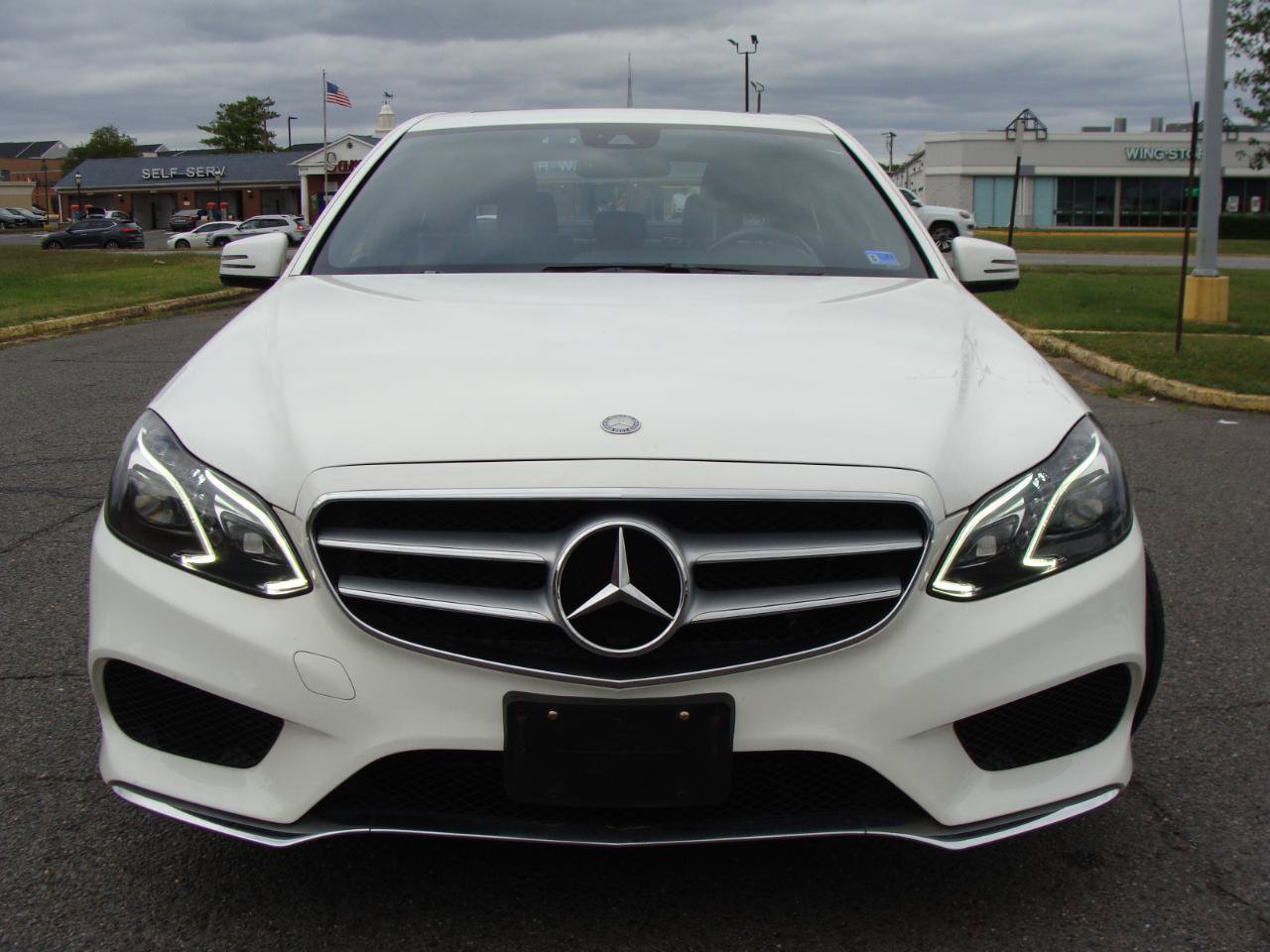 Used 2016 Mercedes-Benz E 350 4MATIC Sedan image 2