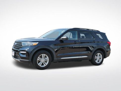 Used 2024 Ford Explorer XLT w/ Equipment Group 202A AWD/4WD image 7