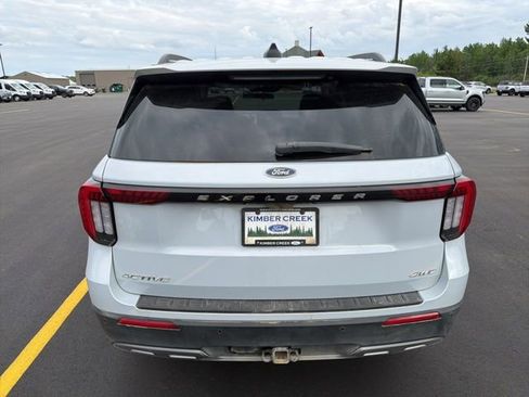 Used 2025 Ford Explorer Active w/ Active Comfort Package AWD/4WD image 4
