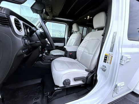 Used 2022 Jeep Wrangler Unlimited Sahara image 11