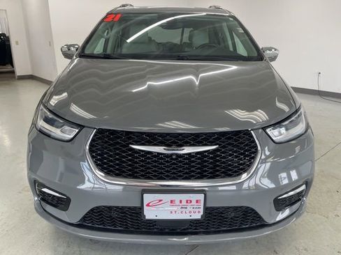 Used 2021 Chrysler Pacifica Limited w/ Premium & Safety Sphere Group AWD/4WD image 3