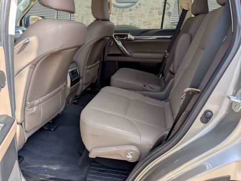 Used 2023 Lexus GX 460 Premium w/ Accessory Package AWD/4WD image 22