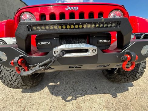 Used 2015 Jeep Wrangler Unlimited Sahara w/ Connectivity Group AWD/4WD image 25