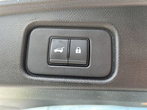 Used 2024 Nissan Pathfinder SL image 12