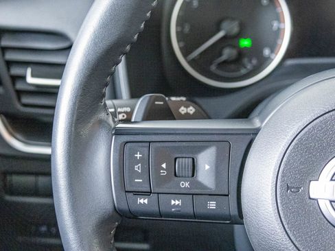 Used 2024 Nissan Rogue SV w/ SV Premium Package image 32