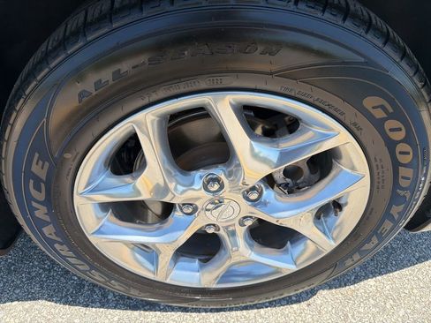 Used 2018 Chrysler Pacifica Limited w/ Advanced Safetytec Group FWD image 5
