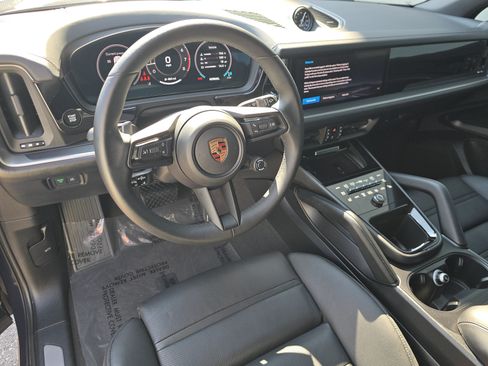 Certified 2026 Porsche Cayenne AWD/4WD image 4