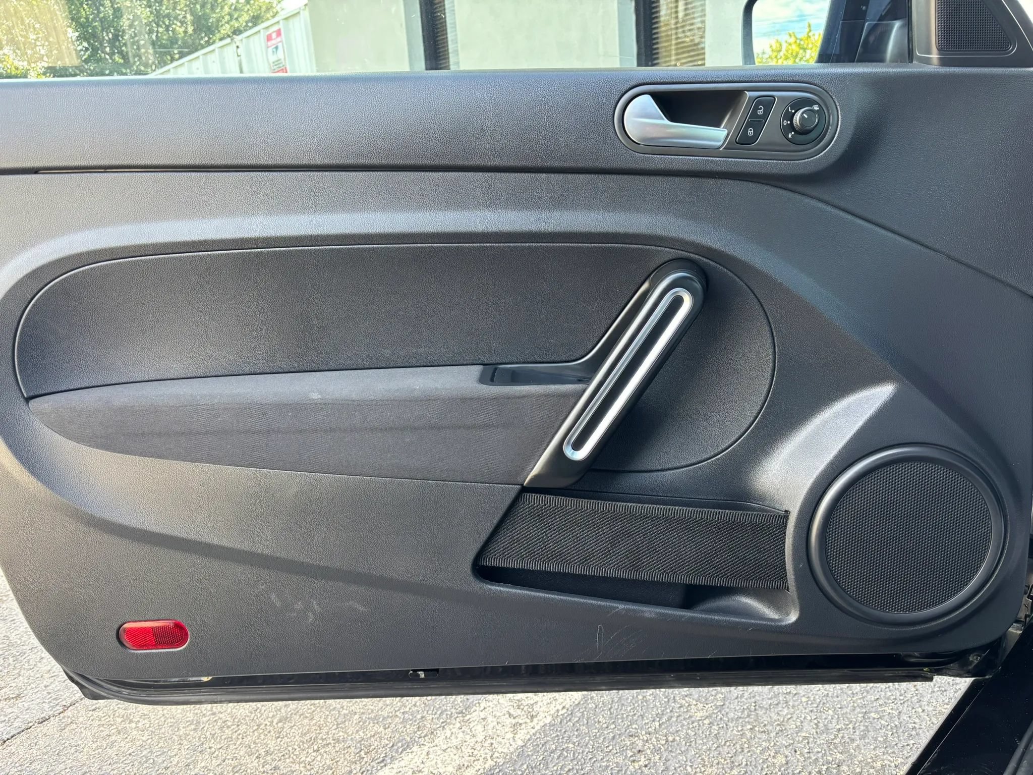Used 2018 Volkswagen Beetle 2.0T S FWD image 42