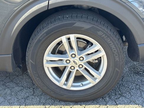 Used 2024 Ford Explorer XLT image 19