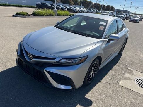 Used 2023 Toyota Camry SE FWD image 1