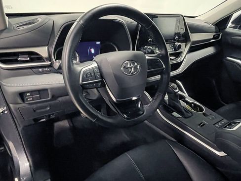 Used 2021 Toyota Highlander XLE image 23