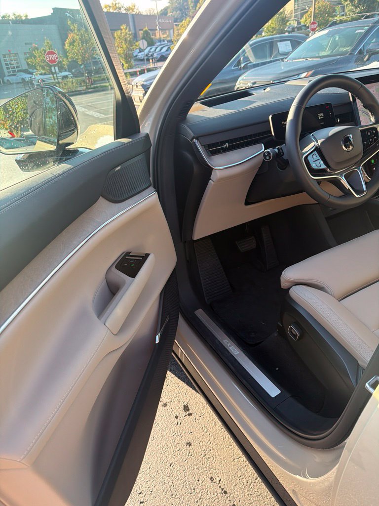 Certified 2025 Volvo EX90 Plus AWD/4WD image 11