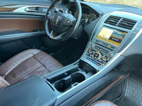Used 2017 Lincoln MKZ Reserve FWD image 13