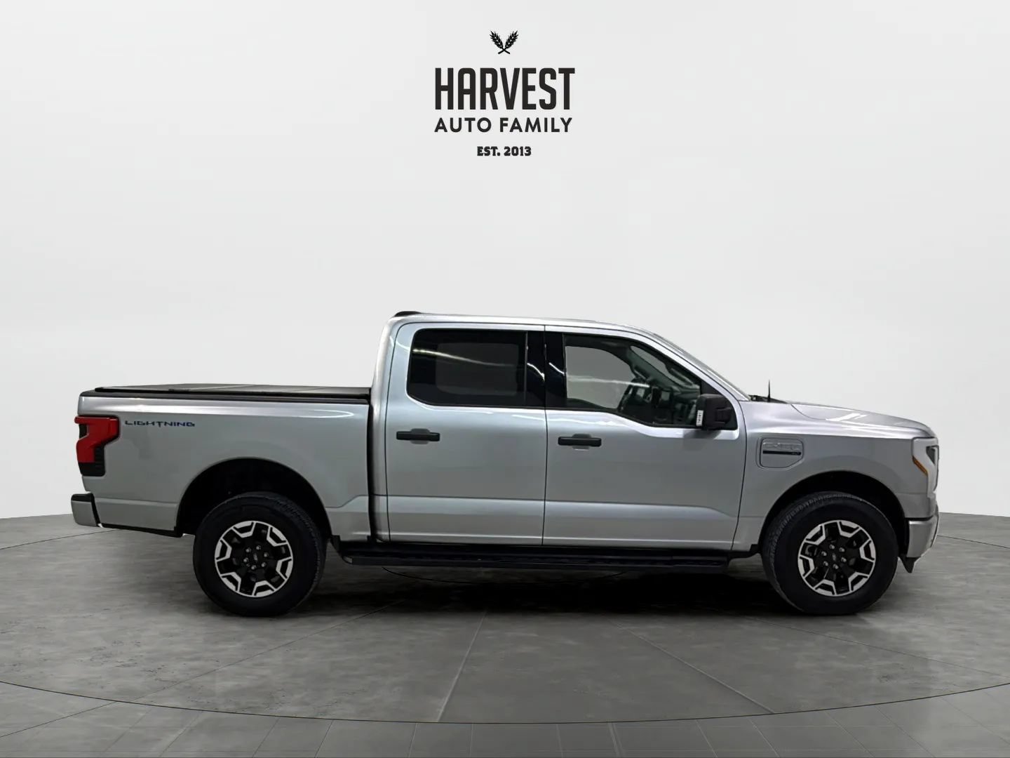 Used 2022 Ford F150 Lightning XLT AWD/4WD image 8
