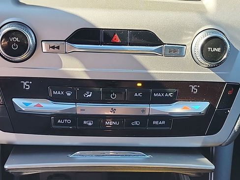 Used 2021 Ford Explorer XLT image 5