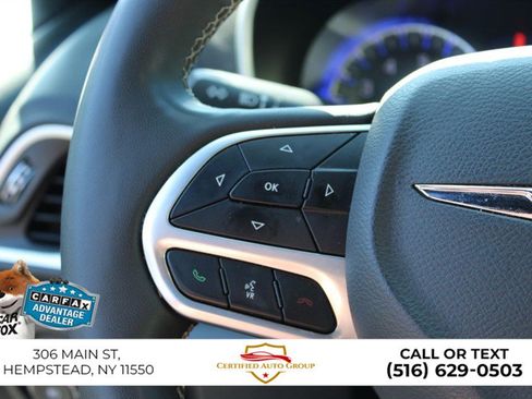 Used 2025 Chrysler Pacifica Select FWD image 13