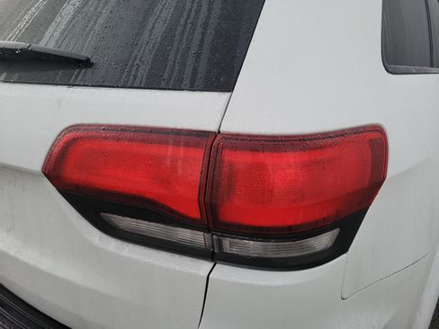 Used 2018 Jeep Grand Cherokee Altitude image 10