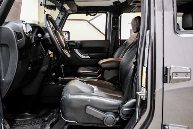 Used 2016 Jeep Wrangler Unlimited Sahara w/ Dual Top Group AWD/4WD image 4