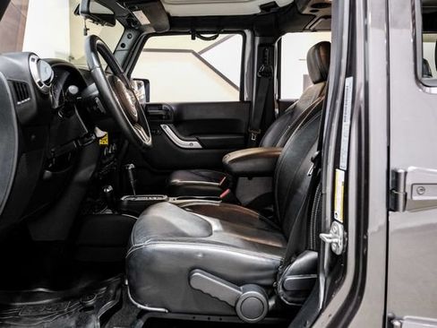 Used 2016 Jeep Wrangler Unlimited Sahara w/ Dual Top Group AWD/4WD image 4