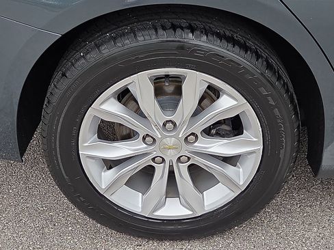 Used 2019 Chevrolet Malibu LT FWD image 7
