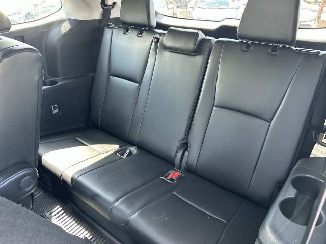 Used 2023 Toyota Highlander XLE FWD image 20