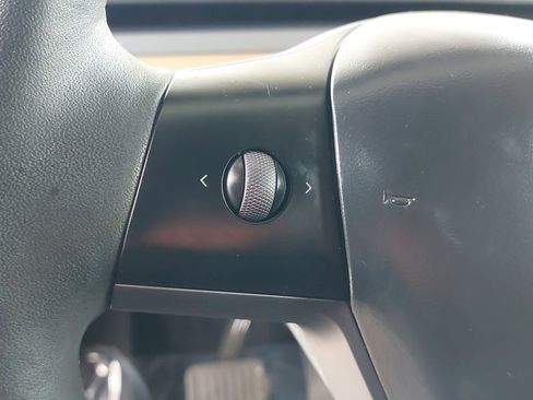 Used 2023 Tesla Model Y Long Range image 18