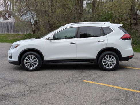 Used 2017 Nissan Rogue SV AWD/4WD image 4