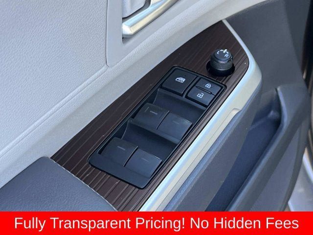 Used 2022 Toyota Sienna XLE FWD image 26