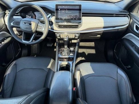 Used 2023 Jeep Compass Latitude w/ Sun and Sound Group AWD/4WD image 10