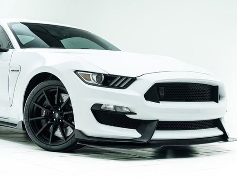 Used 2016 Ford Mustang Shelby GT350 w/ Technology Package RWD image 4